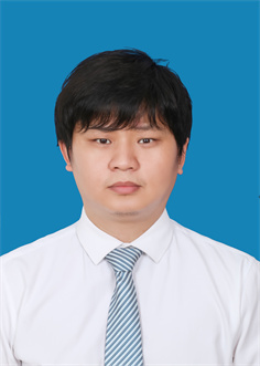 何 华 何 华